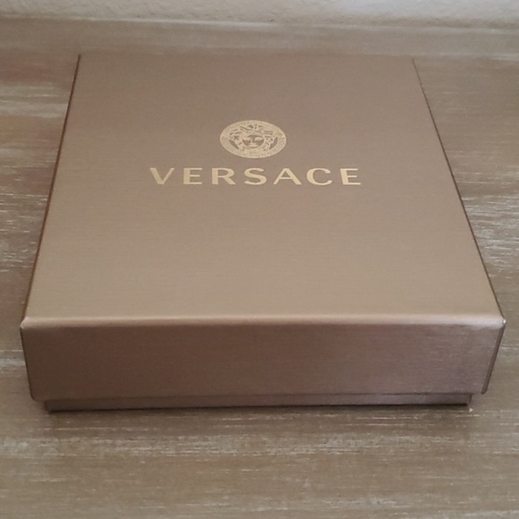 Versace 4 Piece Gift Set - Picture 3 of 4